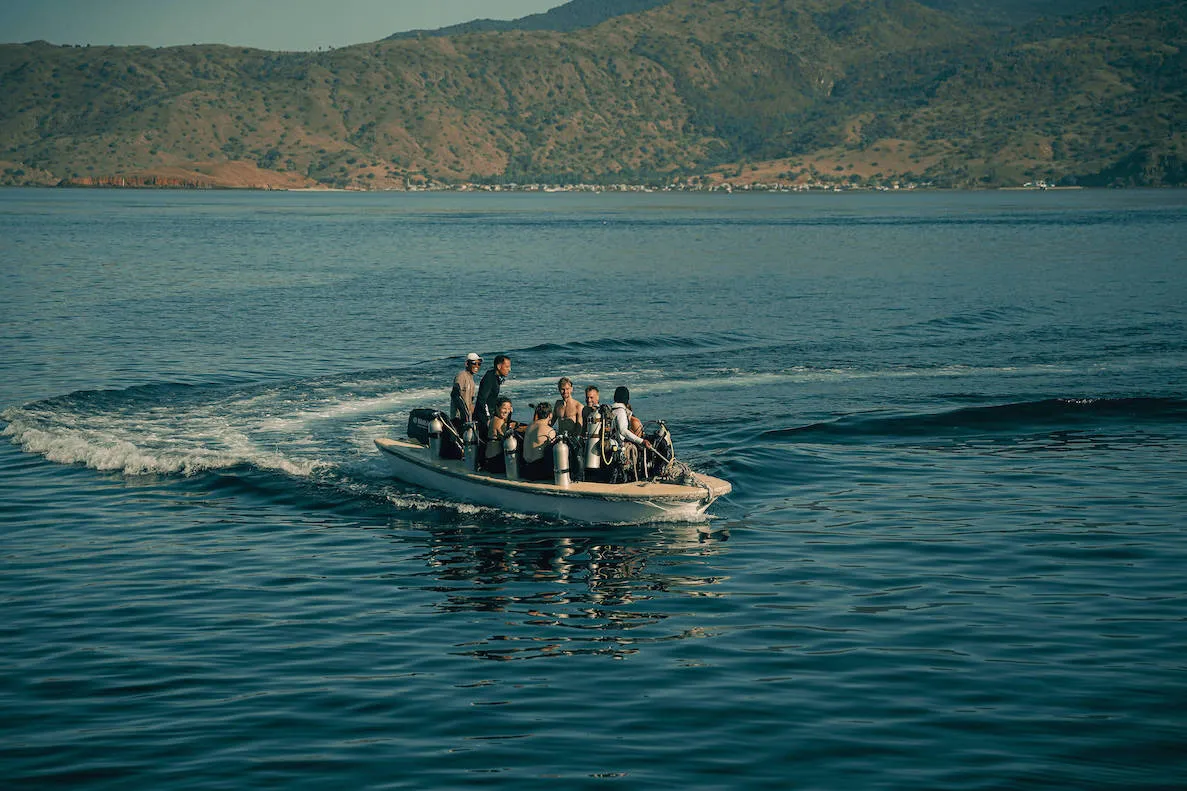 Divers on the tender