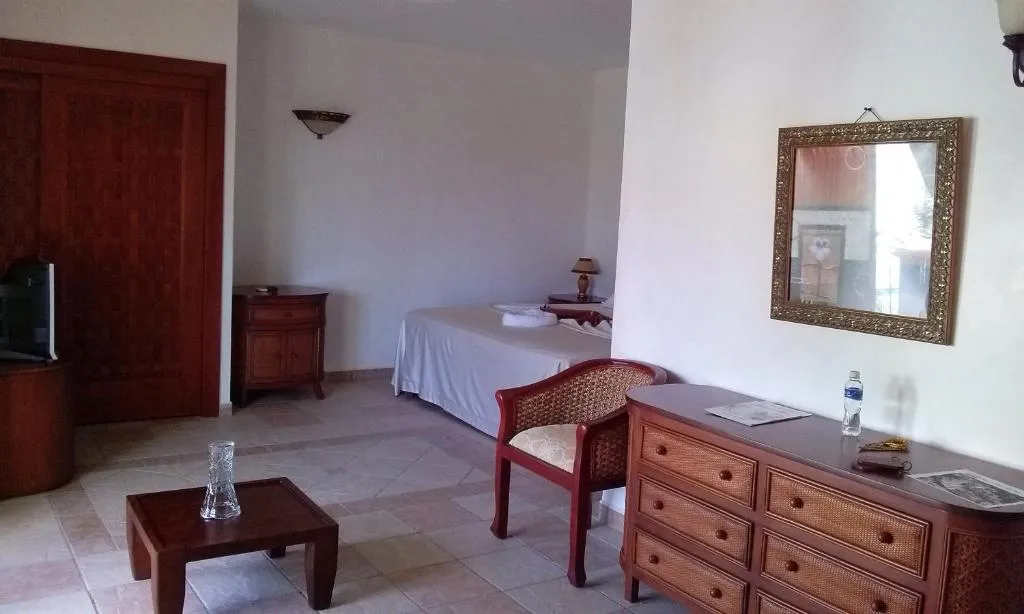 west-bay-colonial-1-double-room-balcony-2.jpg