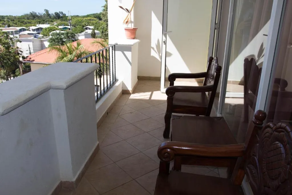 west-bay-colonial-1-double-room-balcony-4.jpg