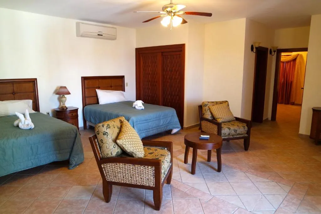 west-bay-colonial-4-suite-balcony-1.jpg
