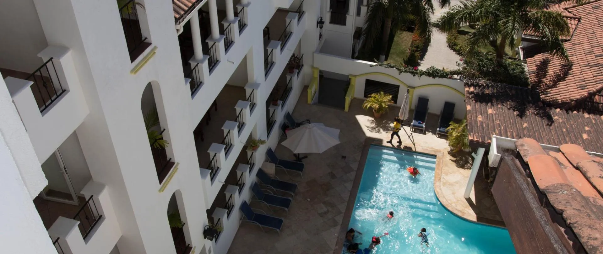 west-bay-colonial-suites-3.jpg